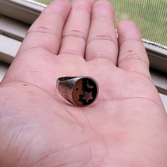 Vintage Cresent Ring - Picture 2 of 6